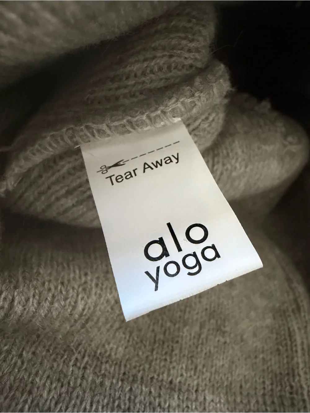 ALO Yoga Ribbed Beanie Hat - Light Gray - Picture 10 of 15